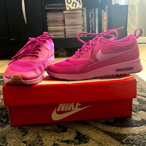Nike Thea, size 6, Fushia